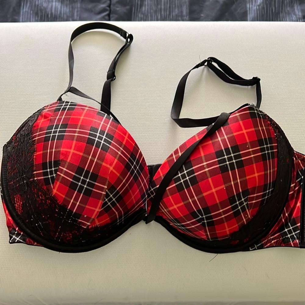 Victoria’s Secret Very Sexy Plaid Cage Detail Scalloped Lace Push Up Plunge Bra